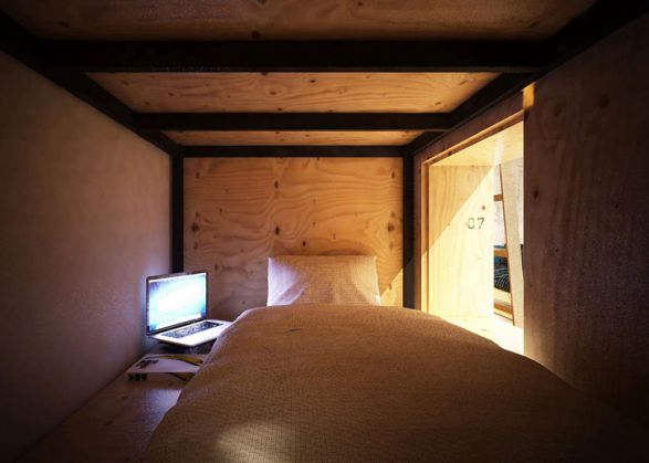 COVID-19 BRAȘOV. Medicii și asistenții încep să se izoleze de propriile familii 1 library-hotel-book-bed-tokyo-6_196969.jpg