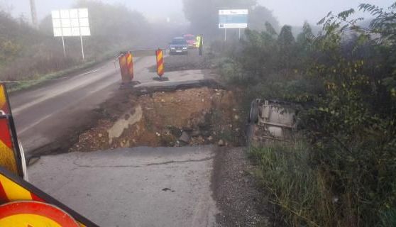 ATENŢIE: CAPCANĂ pe DN 76 (FOTO) 1 masinagroapa1.jpg
