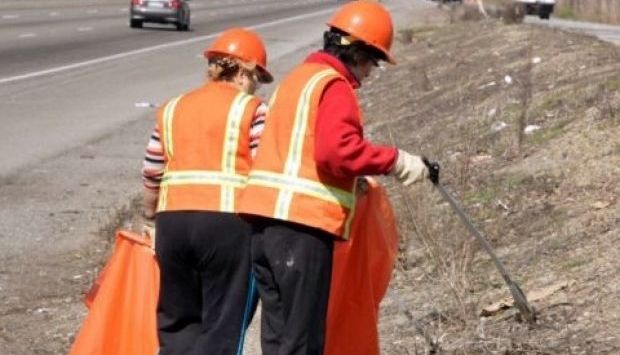 DECIZIE. Un fost adjunct al pompierilor face muncă în folosul comunităţii 1 muncainfolosulcomunitatii.jpg