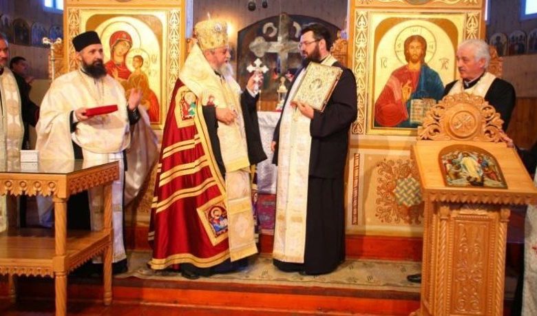 BRAŞOV. Preotul Andrei Sicoe a fost înlocuit 1 preotulmaneatriajmitropolitprotopopsisicoe.jpg