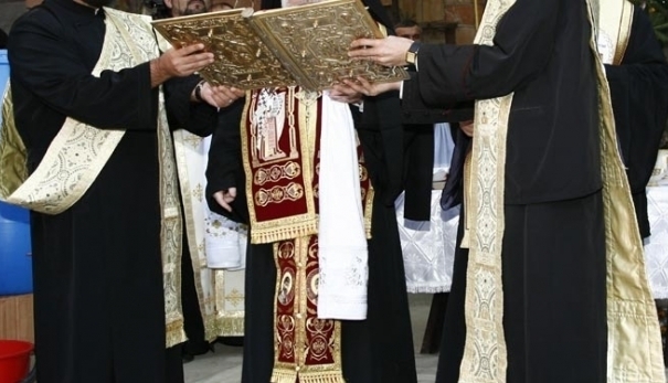 Update. Trei preoți suspendați de Patriarhie, după ce ar fi furat moaștele Sf. Haralambie, în Grecia 1 salarii_2.jpg