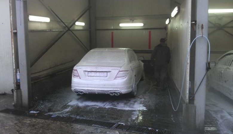 BRAŞOV. Fetiţă de 3 ani accidentată grav la spălătoria auto 1 spalatorieauto.jpg