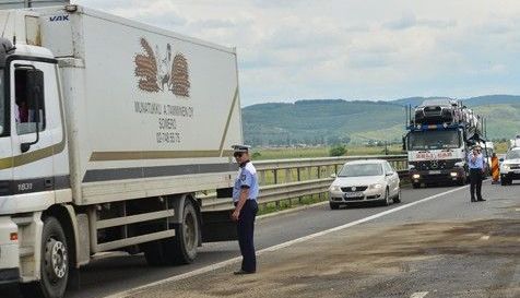 TIR RĂSTURNAT. Traficul spre BRAȘOV a fost blocat!!! 1 tir.jpg