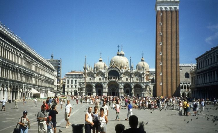 Soluţii de viitor în smartphone: eliminarea automată a oamenilor din fotografii 1 venice---piazza-san-marco_2.jpg
