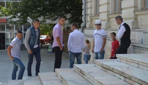 CIUDAT. Fata violată la Vaslui a cerut clemenţă pentru trei dintre violatori!!! 1 violatori.jpg