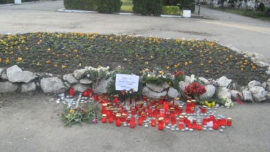 BRAŞOV. Alte candele şi flori pentru cei din „Colectiv” 8 IMG_3745_197367.JPG