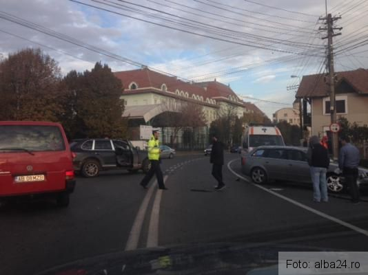 Accident în lanţ, în Alba Iulia! (FOTO) 1 accidentalba.jpg