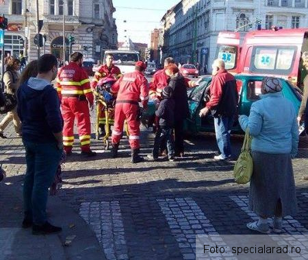 Impact în faţa Primăriei Arad! Un copil a fost rănit în accident (FOTO) 1 accidentarad_7.jpg