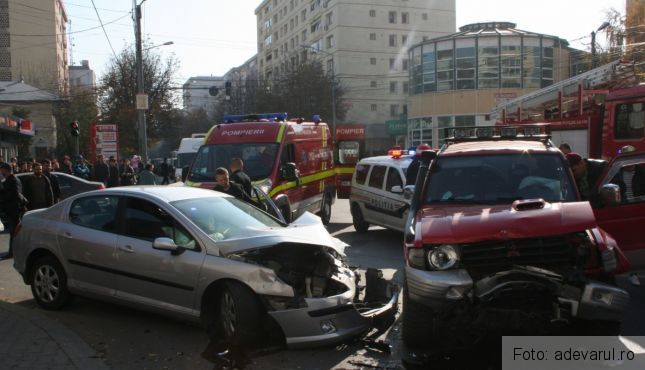 Pompier rănit într-un accident! (FOTO) 1 accidentpompier.jpg
