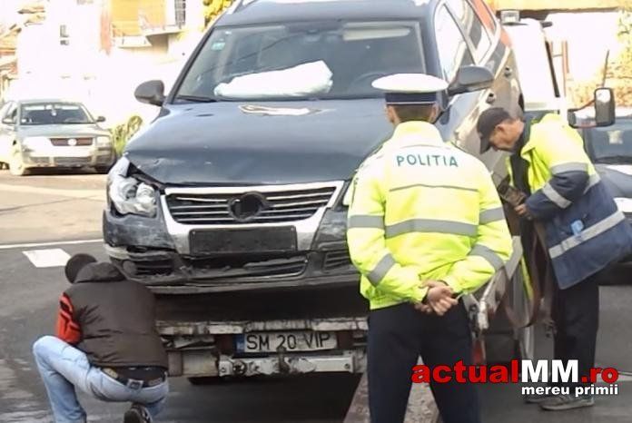 Neacordare de prioritate! Două şoferiţe au intrat cu maşinile în coliziune, în intersecţie 1 accidentsatumare.jpg