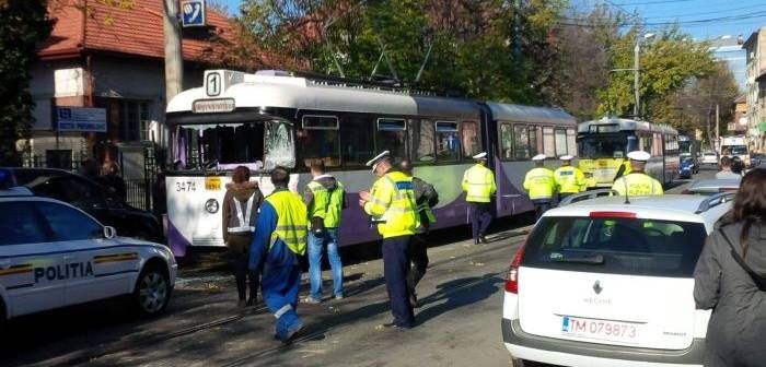 Update. Accident grav în Timişoara! 19 oameni au fost răniţi, dintre care 16 au fost duşi la spital 1 accidenttimisoara_2.jpg