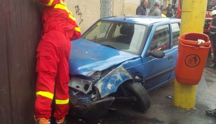 Bărbat lovit de un autoturism pe trotuar (FOTO) 1 accidenttrotuar.jpg