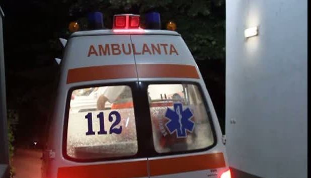 Tentativă de sinucidere. O nonagenară a încercat să-și pună capăt zilelor 1 ambulanta-botosani-18369200.jpg