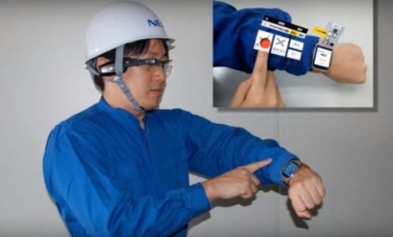 Nebunie SF pe brațul tău 1 armkeypad.png