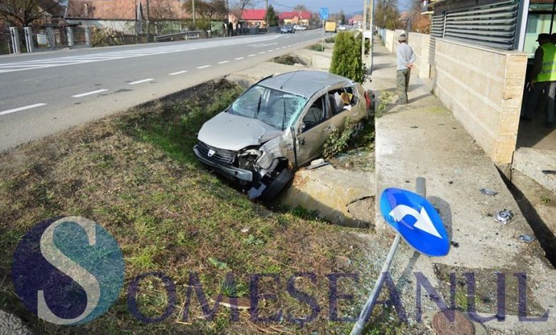 Autoturism răsturnat în şanţ, pe DN 1C! (FOTO) 1 autoturismsant.jpg