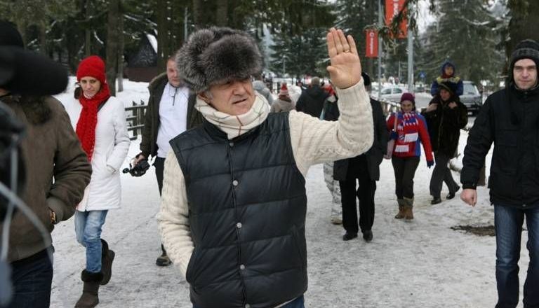 Unde PETRECE Gigi Becali REVELIONUL. „Cine vrea poate să asculte muzica dracilor la cluburi” 1 becali_8.jpg