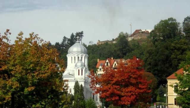 BRAȘOV. Mitropolitul Ardealului slujește la o biserică din centru 1 bisericabunavestireparc.jpg