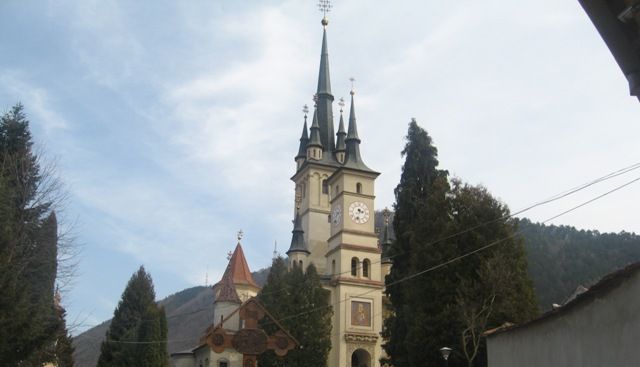 BRAȘOV. Liturghie în română și greacă 1 bisericasf-nicolaenoiembrie.jpg