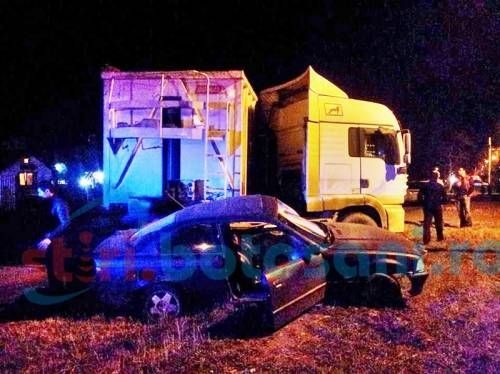Impact violent! Un BMW a fost distrus de TIR (FOTO) 1 bmwtir.jpg