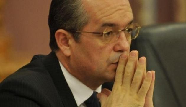 Primarul Emil Boc, obligat de Tribunalul Cluj să monteze plăcuțe în limba maghiară la intrările în oraș 1 boc.jpg