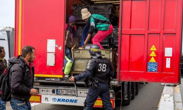 Sirieni ascunși într-un camion românesc, reținuți în Bulgaria 1 camion.jpg