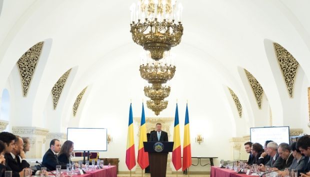 Un elev BRAȘOVEAN la dezbateri cu președintele României 1 cotroceni1.jpg