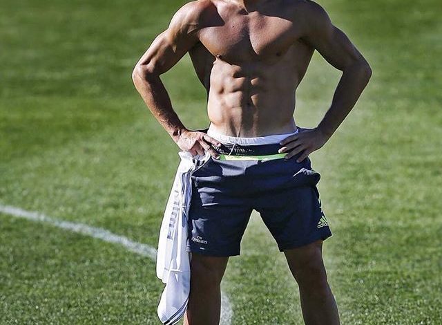 De ce și-a încordat „CR 7” mușchii?!... 1 cr7.jpg