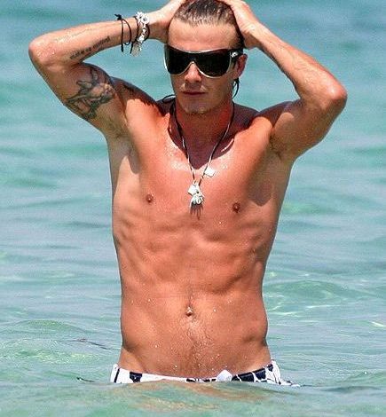 Revista People a desemnat cel mai sexy bărbat în viaţă 1 david-beckham1.jpg