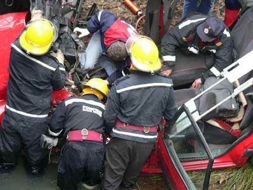 Accident cu o persoană încarcerată pe Centura de Vest a Ploieştiului 1 descarcerare4.jpg