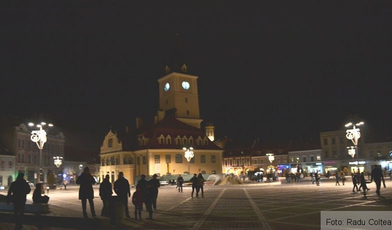 Brașov. Pregătirile pentru Târgul de Crăciun din Piața Sfatului sunt pe ultima sută de metri 1 dsc-1298.jpg