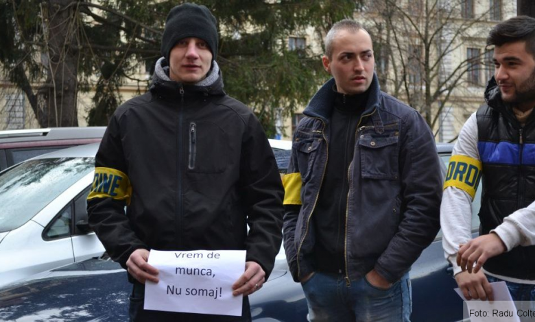 Brașov. Protest al barmanilor, în fața Prefecturii 1 dsc-1351.jpg