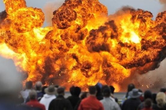 Țițeiul, ce preț bombă! 1 explozie1.jpg