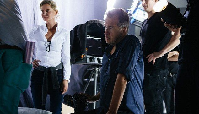 SEXY, la 45 de ani! Un cunoscut fotomodel şi-a lansat colecţia de lenjerie intimă 1 fotograf.jpg