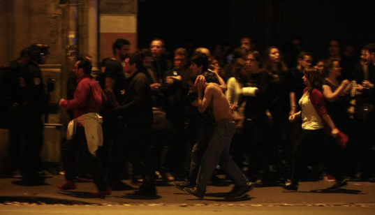 Update. TEROARE la Paris. Gruparea teroristă Stat Islamic a revendicat atentatele. Bilanţ provizoriu: 128 de morţi şi 200 de răniţi 1 franaatentate.png