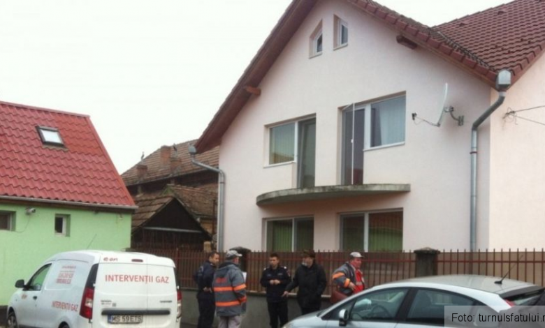 Gășiți leșinați în casă! Doi copii și părinții lor au fost transportați de urgență la spital 1 intoxicatisibiu.jpg