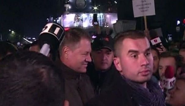 Președintele Klaus Iohannis a mers în Piața Universității 1 iohannisproteste.jpg
