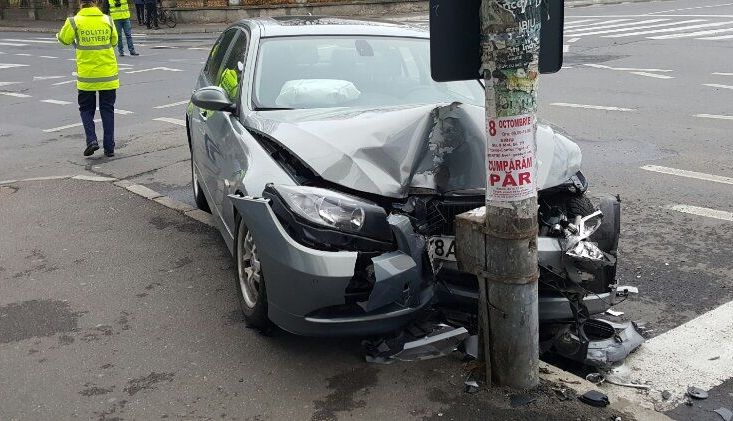 Două şoferiţe implicate într-un accident 1 masinastalp.jpg