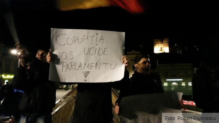 LIVE TEXT. BRAȘOV. Proteste în Piața Sfatului: Parlament penal, marș la Tribunal 1 placarda piata sfatului_197730.jpg