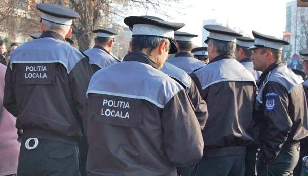 BRAŞOV. Poliţiştii locali au verificat zeci de firme precum cele de servicii funerare şi sex-shop 1 politialocala.jpg