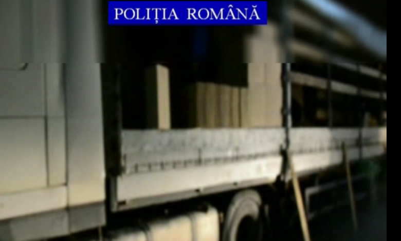 Milioane de ţigări, ascunse într-un TIR! Doi bărbaţi au fost reţinuţi 1 tigaritir.png