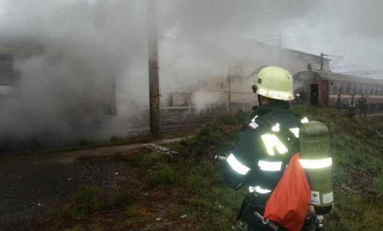 Un tren de călători a luat foc! Pasagerii au fost evacuaţi de urgenţă 1 trenfoc.jpg