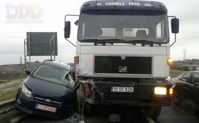 Accident între două autoturisme și o betonieră! (FOTO) 1 accident constanta_201643.jpg