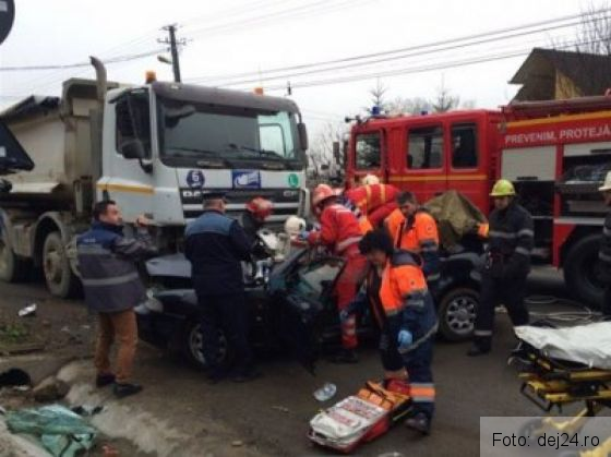 Un tânăr de 21 de ani a murit într-un accident de circulație! Tatăl său a fost rănit (FOTO) 1 accident mort_201598.jpg