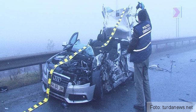 Un TIR a intrat pe contrasens, într-un autoturism 1 accidentturda.jpg