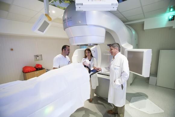 BRAŞOV. Oncologi din Turcia acordă consultaţii gratuite 1 anadoluspitalturcia.jpg