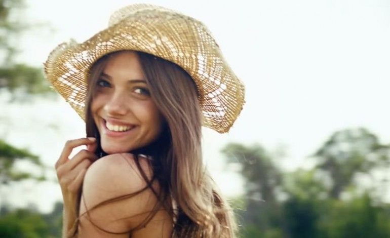 O reclamă inspirată la Asus ZenFone Zoom 1 asus-zenfone-zoom-promo-770x472.jpg