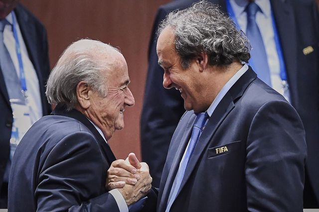 ȘOC ÎN FOTBAL. Ce suspendări au primit Blatter și Platini?!... 1 blatter-platini.jpg