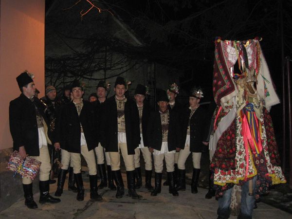 BRAŞOV. „Crăciunul în satul cu comori” 1 ceatadefecioricrciun.jpg