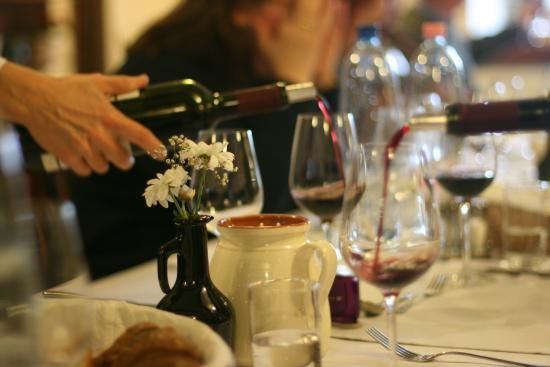 Alertă! Fiscul a pus ochii pe chefurile românilor! 1 chef.jpg