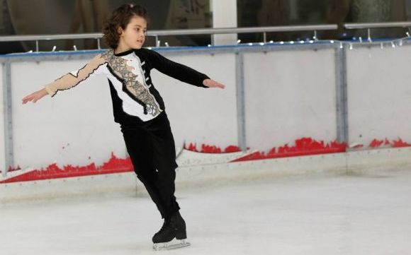 „Carnaval la patinoar” 1 copilpatinand.jpg